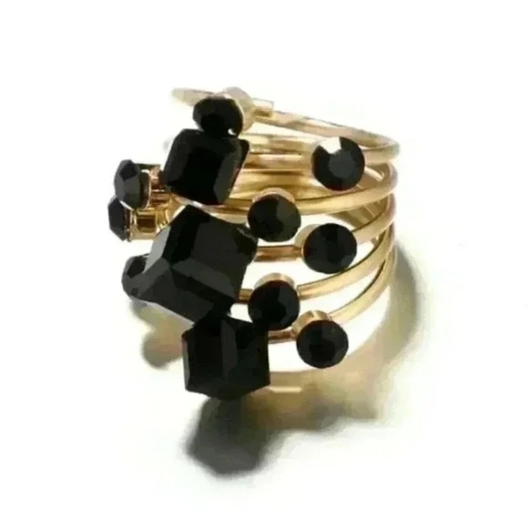 Jewelry - Elegant Black and Gold Women's Ring